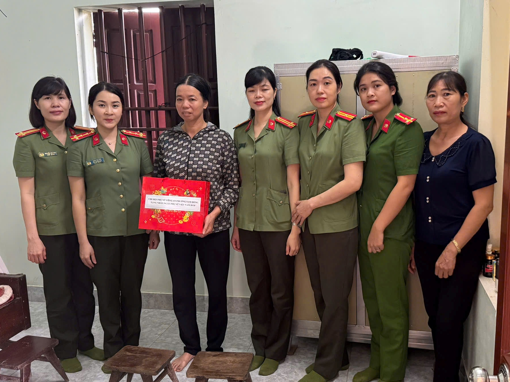 Chi hội Phụ nữ Công an phường Nam Đồng tổ chức nhiều hoạt động thiết thực, ý nghĩa 95 năm Ngày thành lập Hội Liên hiệp Phụ nữ Việt Nam